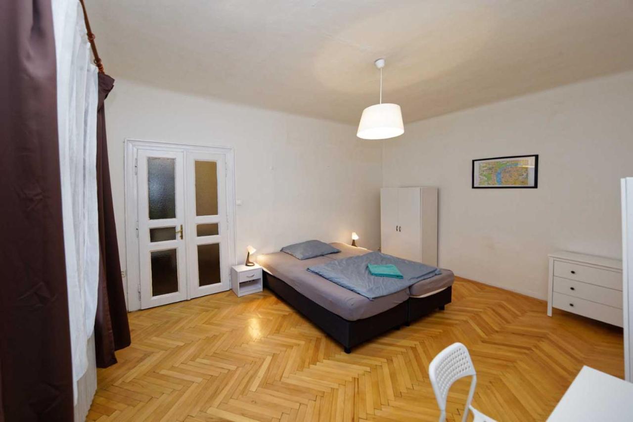 Peter'S Tower Apartments Praga Exterior foto